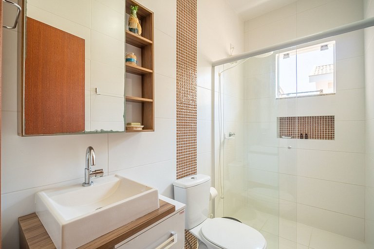 Casa com piscina, área de lazer com 08 dormitórios