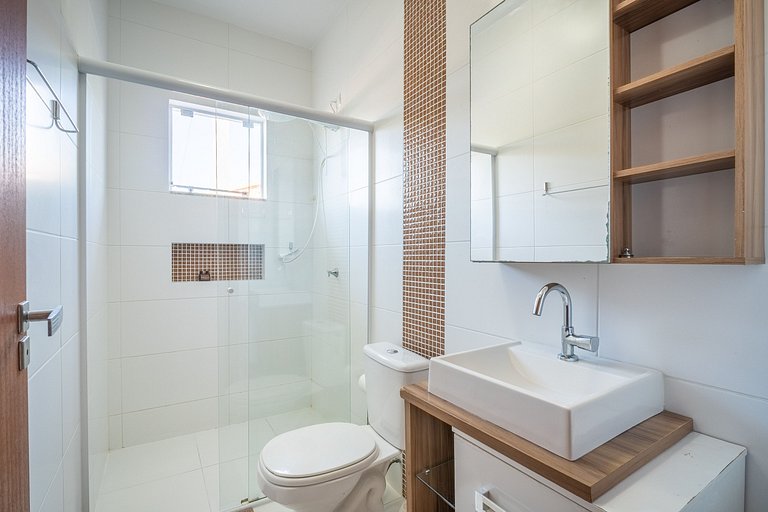 Casa com piscina, área de lazer com 08 dormitórios