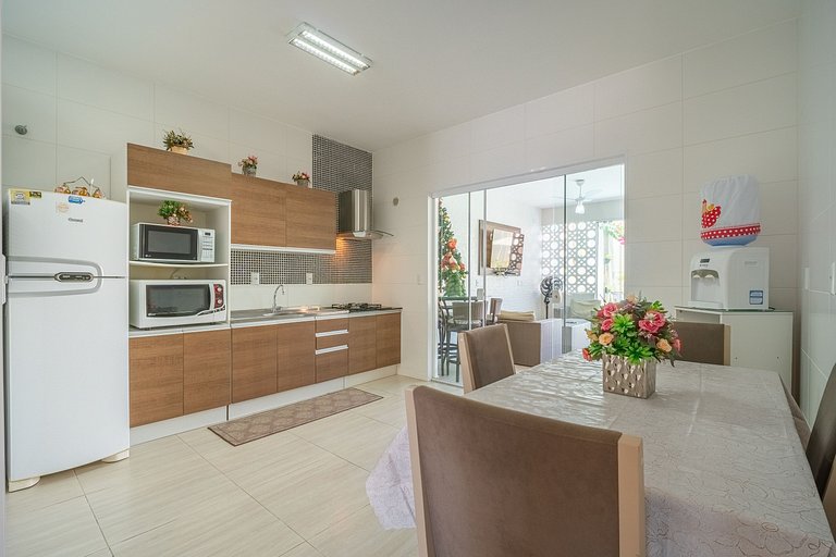 Casa com piscina, área de lazer com 08 dormitórios