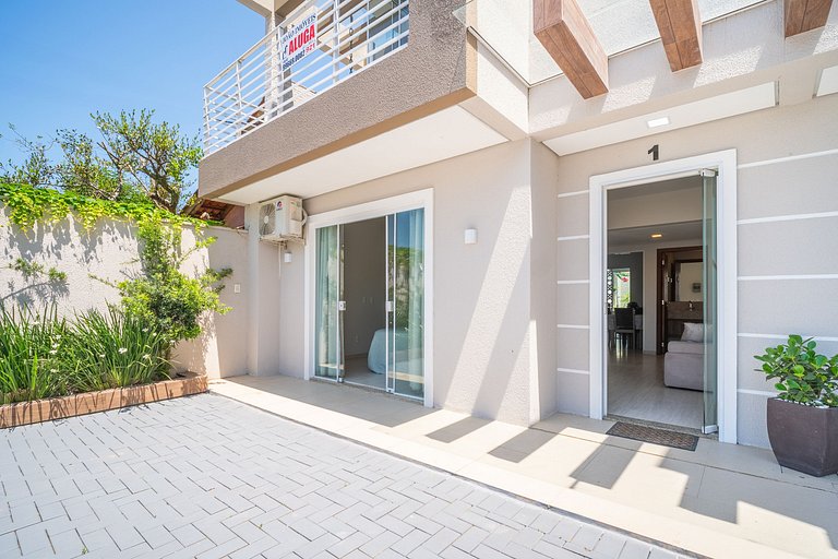 Casa com piscina, área de lazer com 08 dormitórios