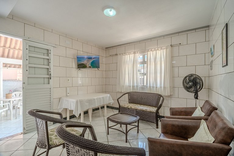 Casa com 02 quartos 150m da praia