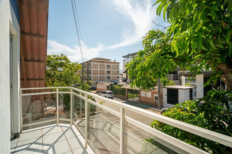 Casa com 02 quartos 150m da praia