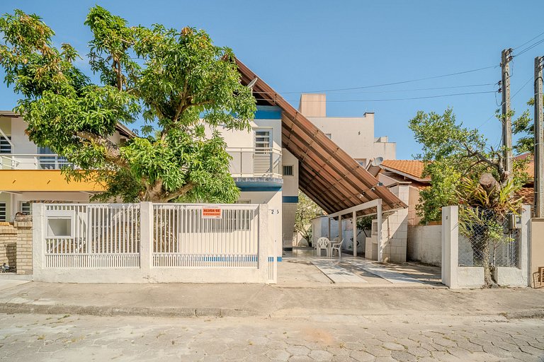 Casa com 02 quartos 150m da praia