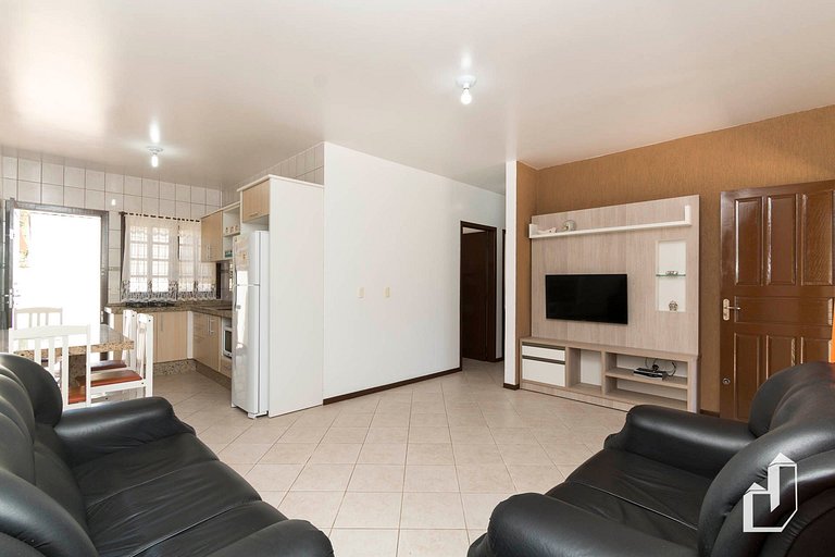 Casa térrea com 03 dormitórios