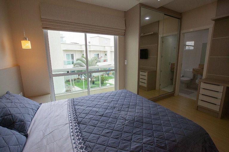 Duplex à beira-mar com piscina e acesso à praia