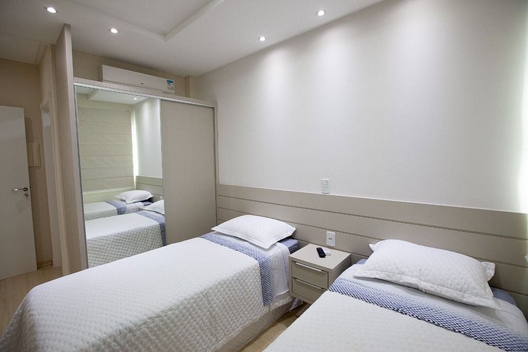 Duplex à beira-mar com piscina e acesso à praia