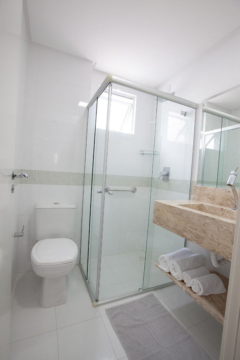 Duplex à beira-mar com piscina e acesso à praia