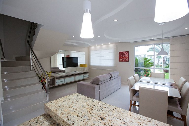 Duplex à beira-mar com piscina e acesso à praia