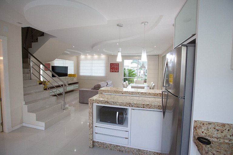 Duplex à beira-mar com piscina e acesso à praia