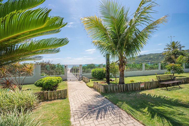 Duplex à beira-mar com piscina e acesso à praia