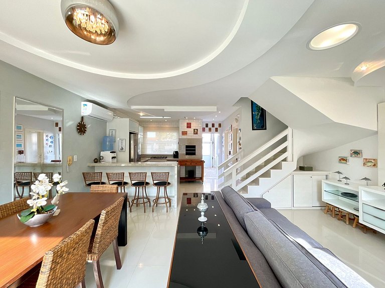Duplex à venda no Petit Village, em Canto Grande