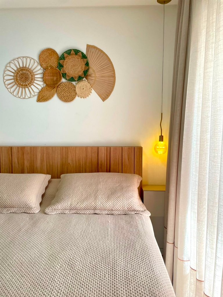 Amplo Apartamento com 02 Suítes