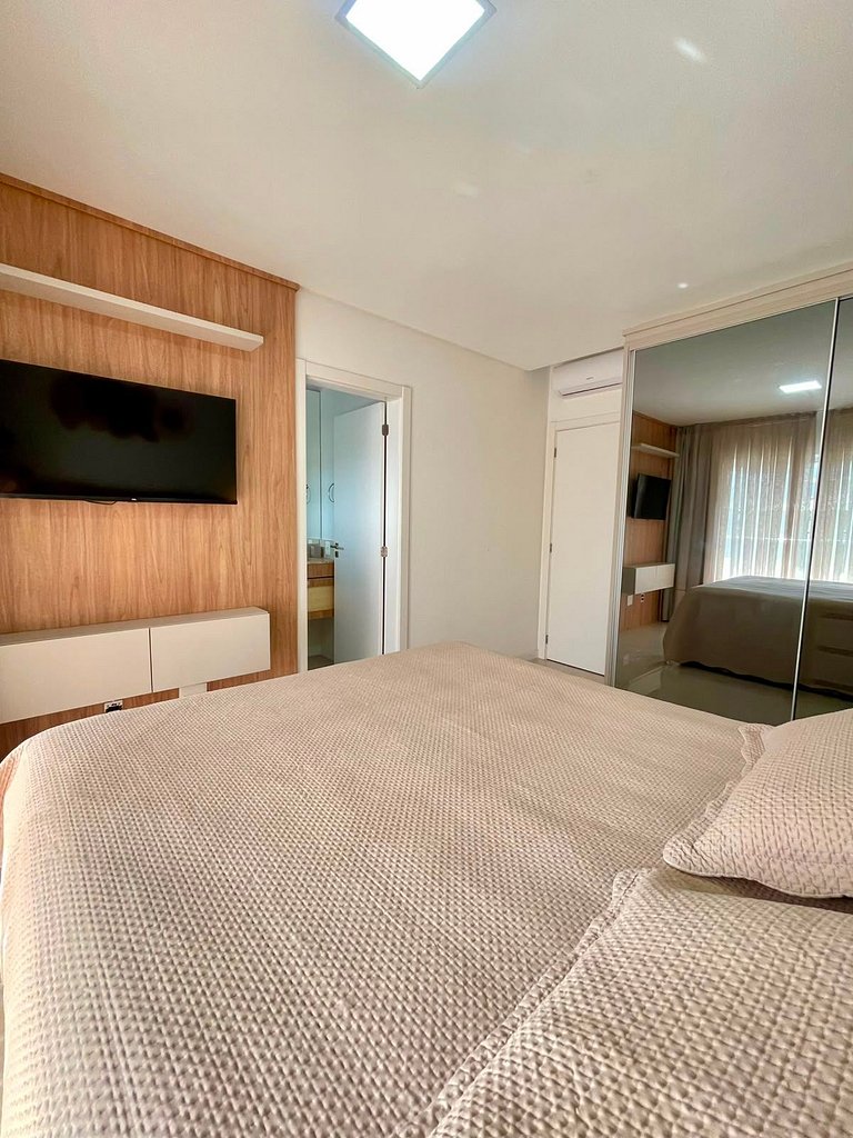 Amplo Apartamento com 02 Suítes