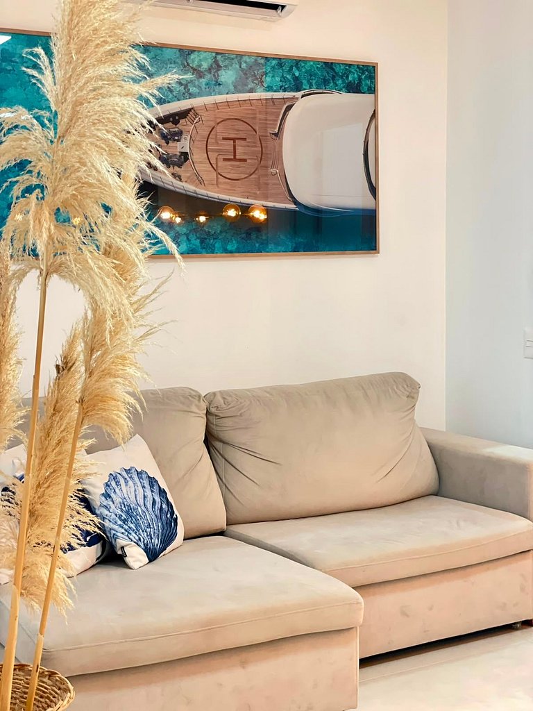 Amplo Apartamento com 02 Suítes