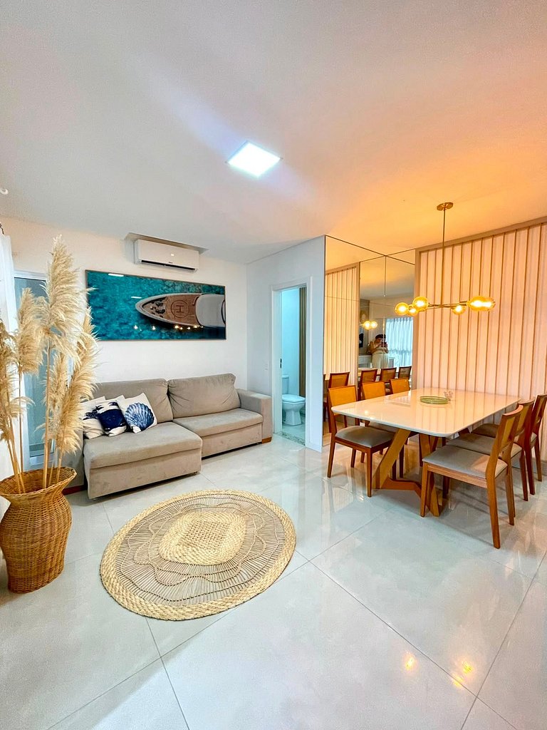 Amplo Apartamento com 02 Suítes