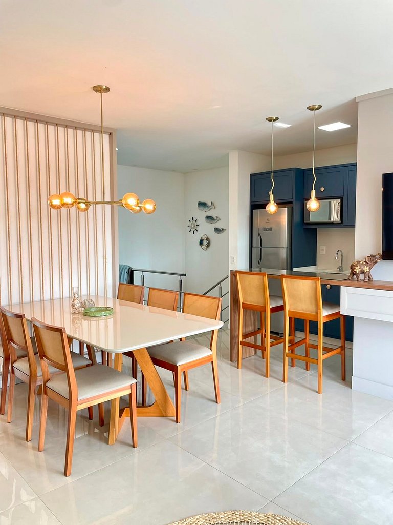 Amplo Apartamento com 02 Suítes