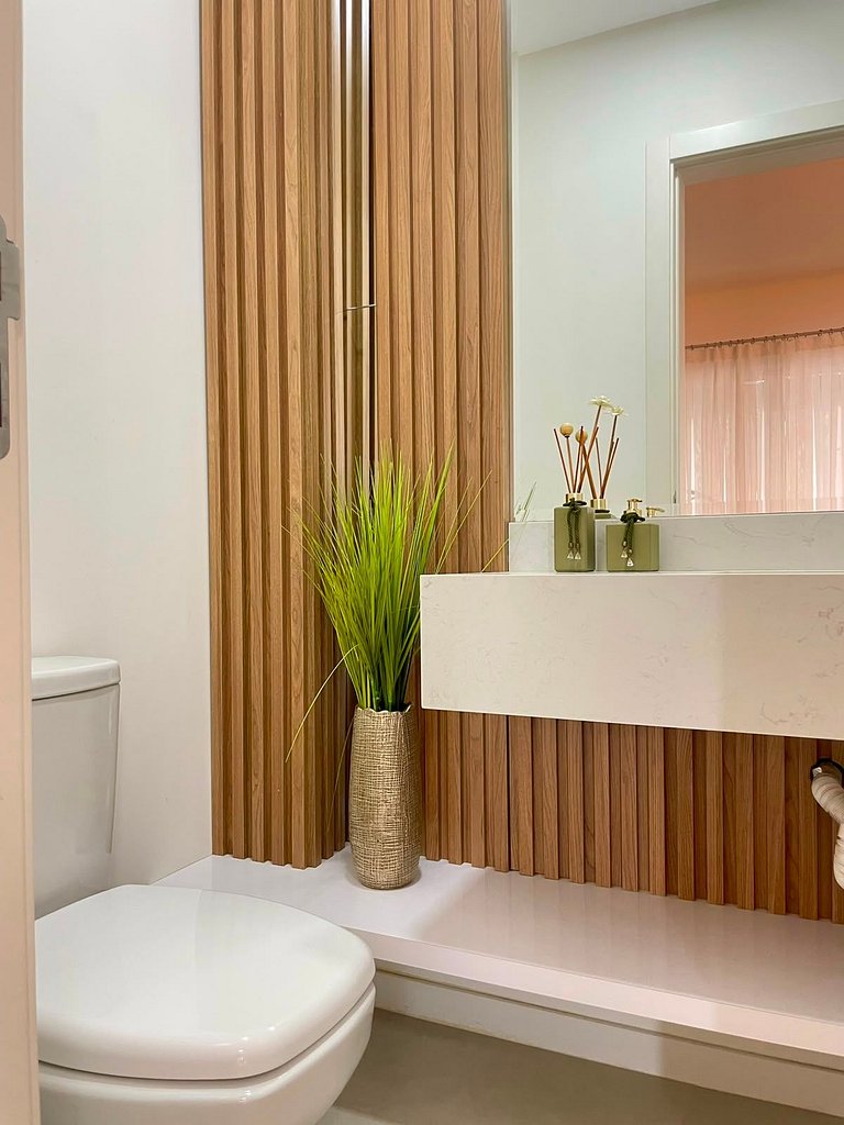 Amplo Apartamento com 02 Suítes