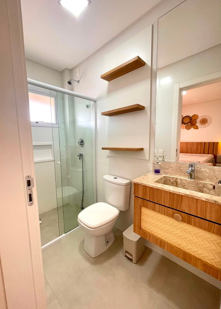 Amplo Apartamento com 02 Suítes