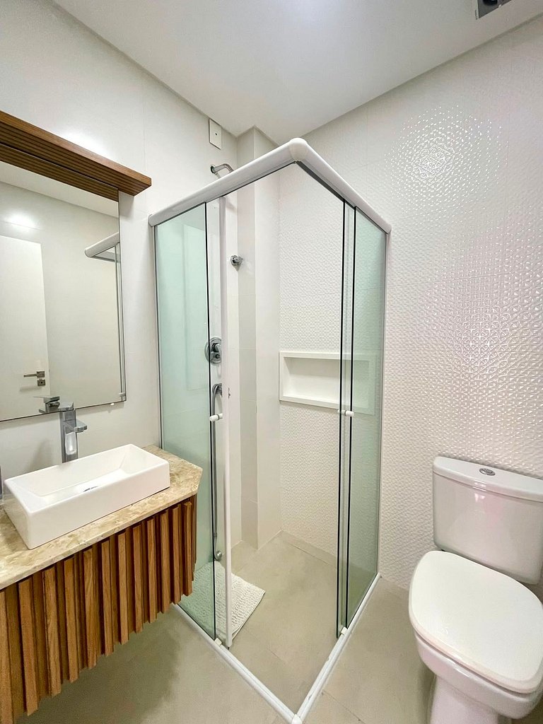 Amplo Apartamento com 02 Suítes