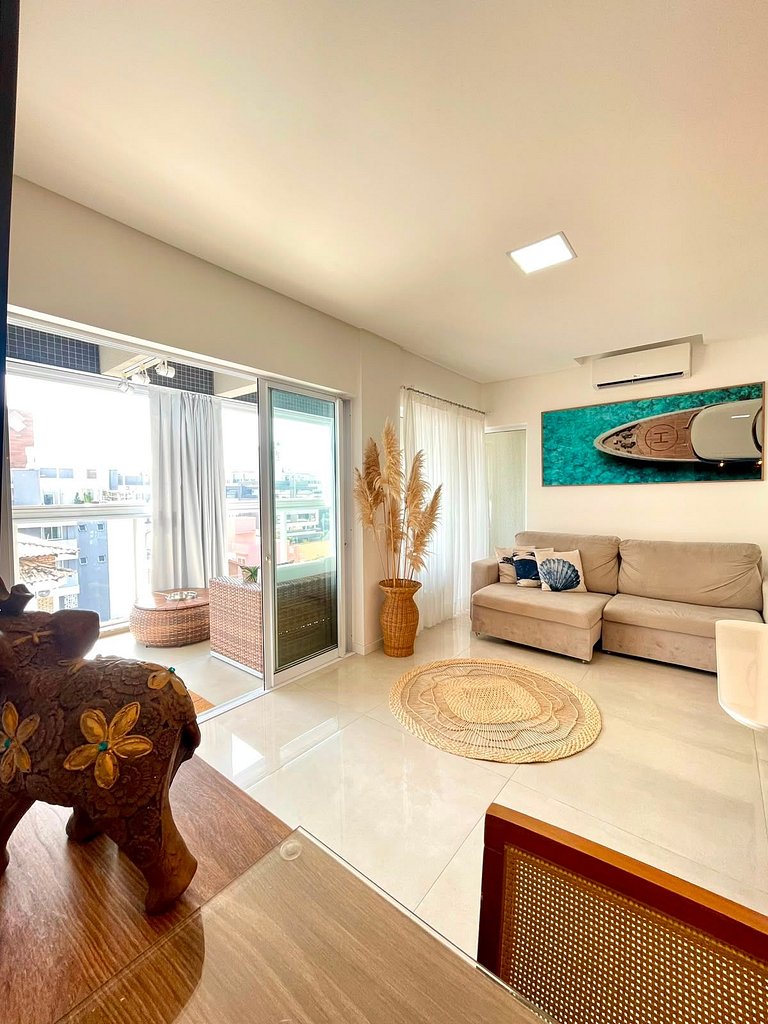 Amplo Apartamento com 02 Suítes