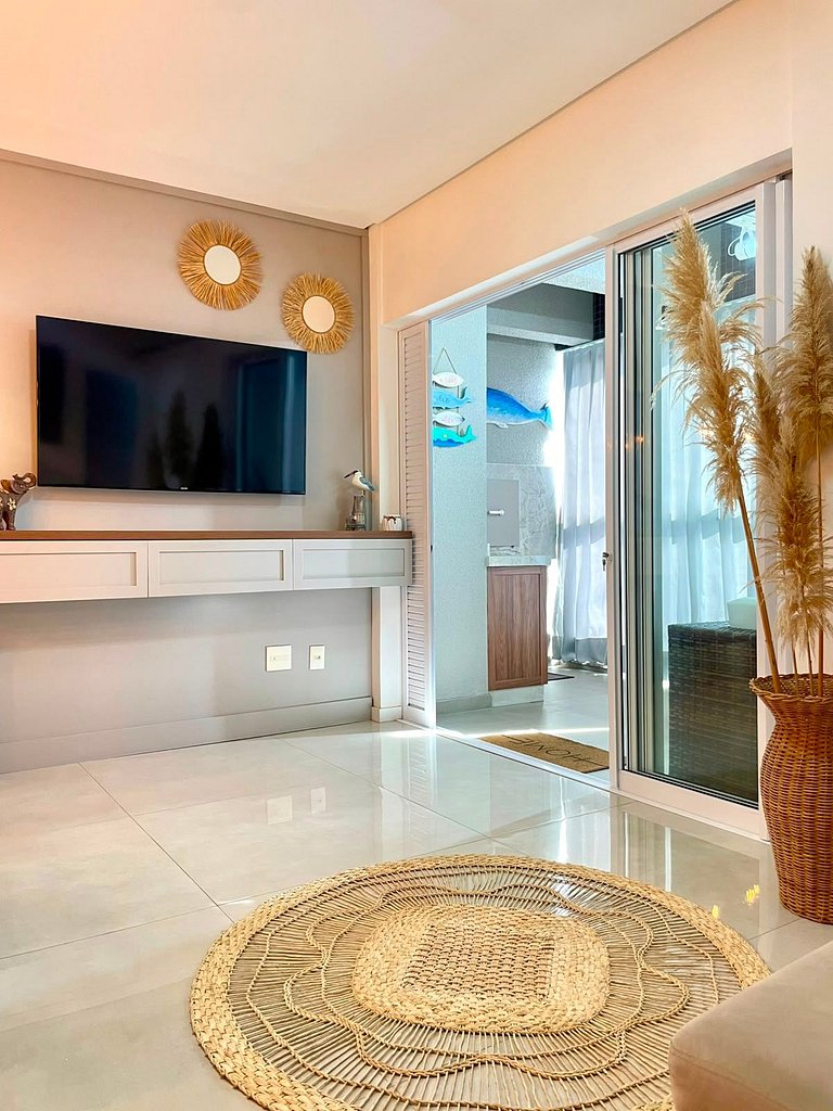 Amplo Apartamento com 02 Suítes