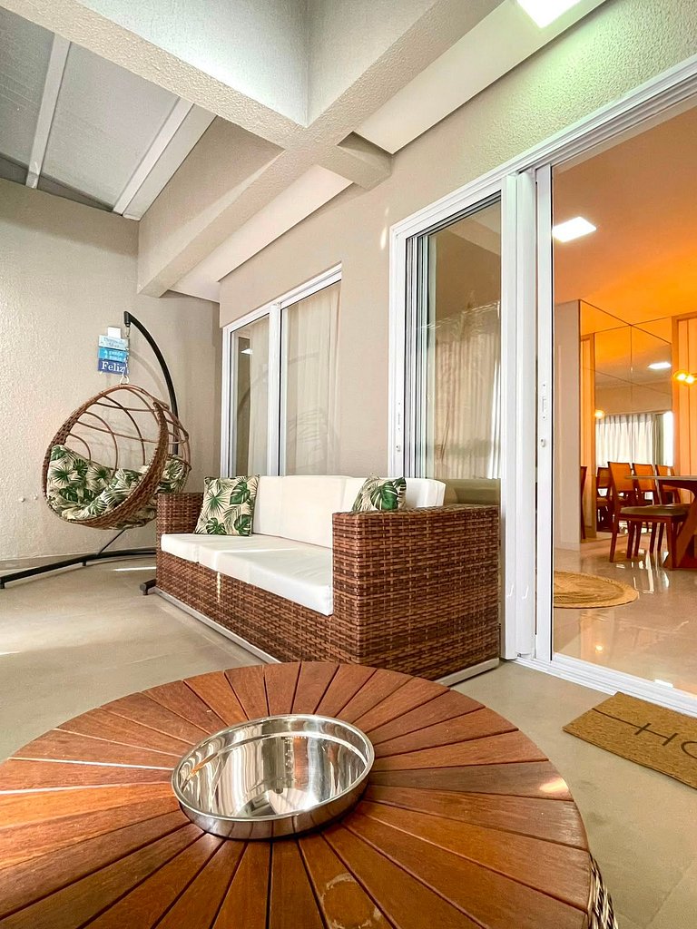 Amplo Apartamento com 02 Suítes