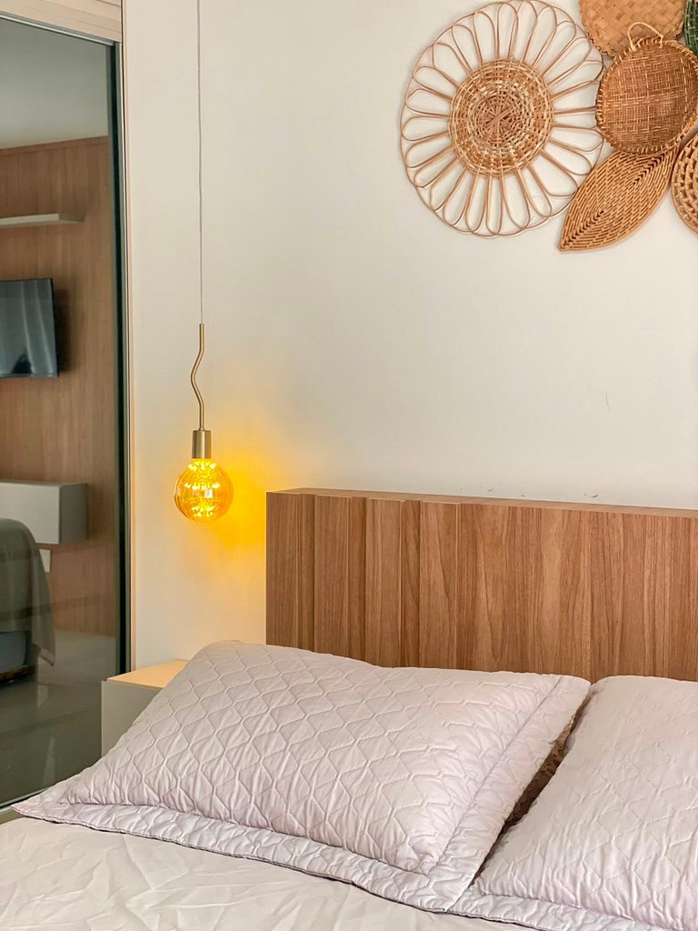 Amplo Apartamento com 02 Suítes