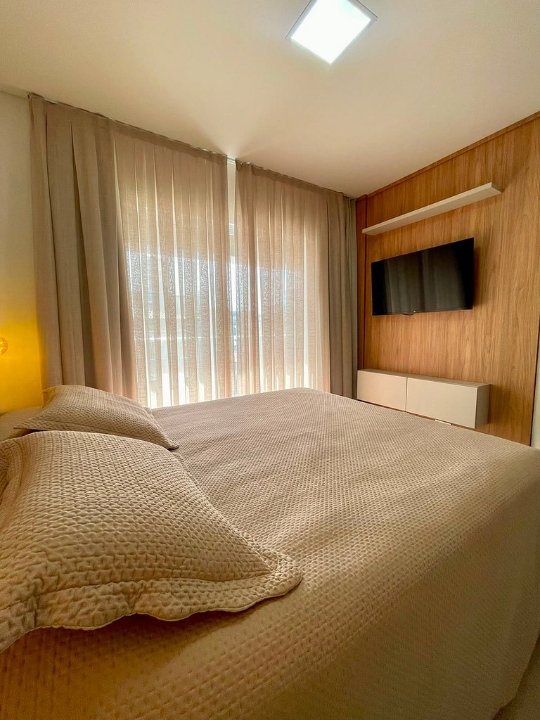 Amplo Apartamento com 02 Suítes