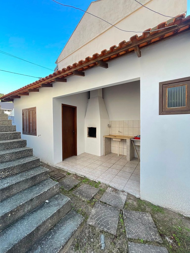 Casa térrea à venda na melhor localização de Canto Grande