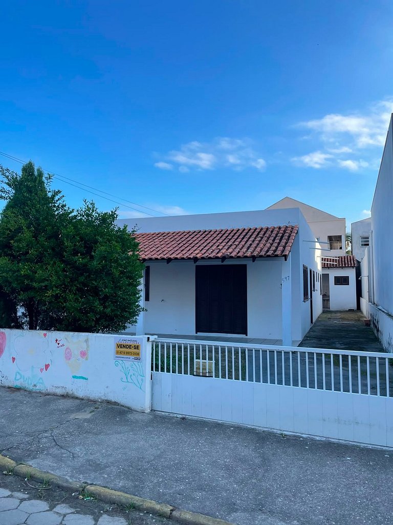 Casa térrea à venda na melhor localização de Canto Grande