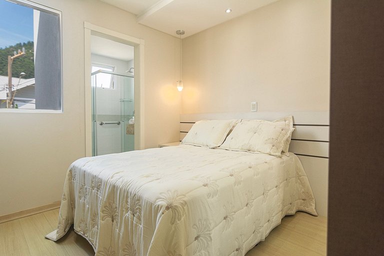 Duplex à beira-mar com piscina e acesso à praia