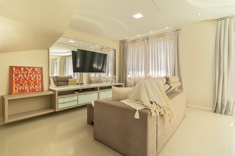Duplex à beira-mar com piscina e acesso à praia