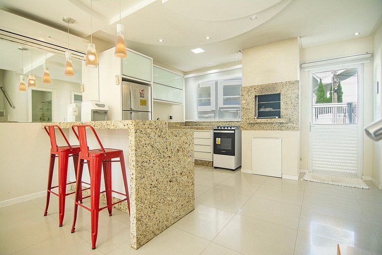 Duplex à beira-mar com piscina e acesso à praia