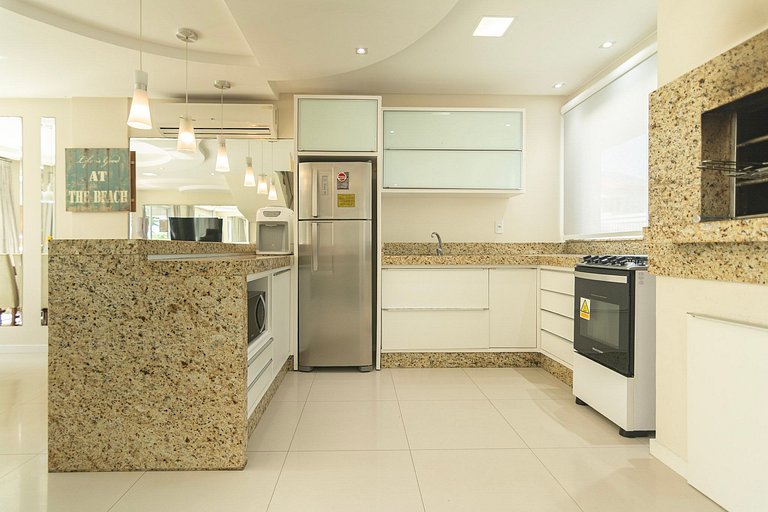 Duplex à beira-mar com piscina e acesso à praia
