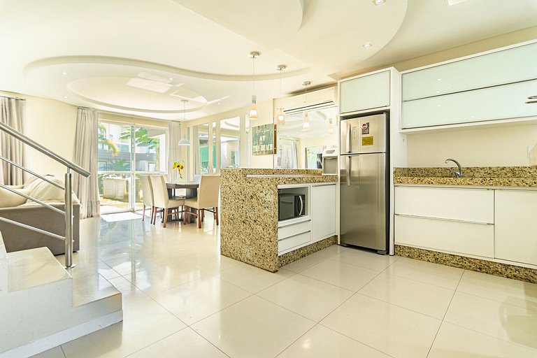 Duplex à beira-mar com piscina e acesso à praia