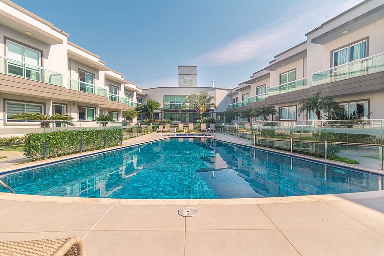 Duplex à beira-mar com piscina e acesso à praia