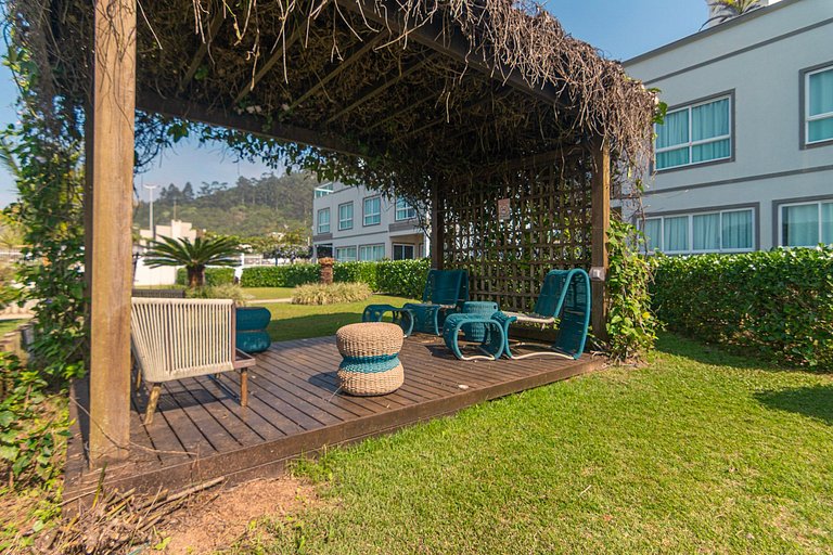Duplex à beira-mar com piscina e acesso à praia