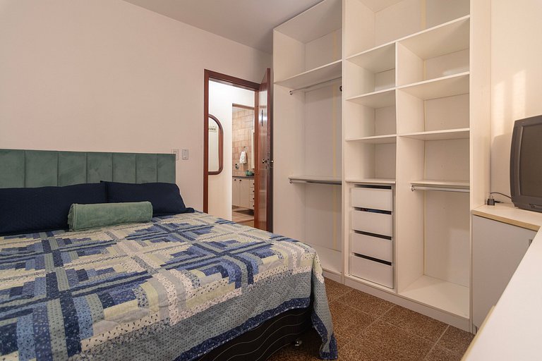 Apartamento com 03 quartos