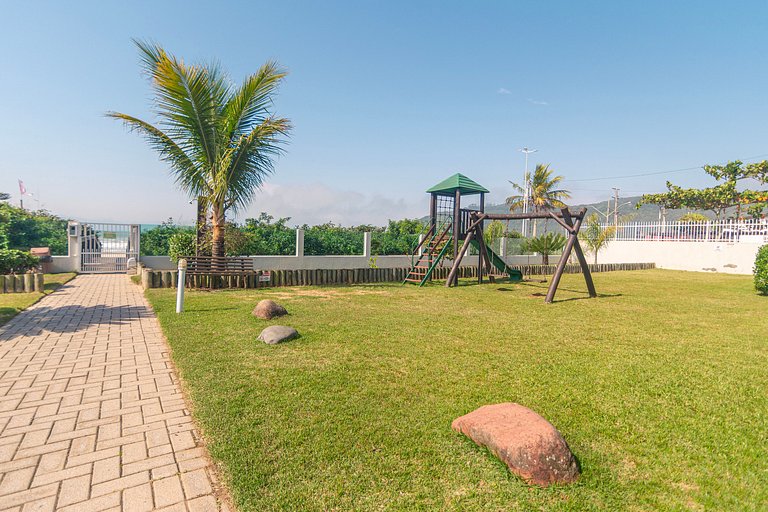 Duplex à beira-mar com piscina e acesso à praia
