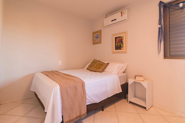 Casa com 04 quartos de frente para o mar de dentro